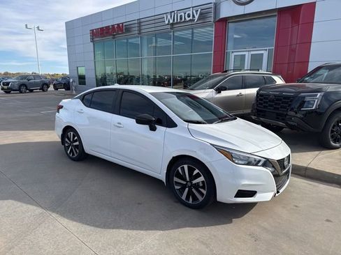 Used 2022 Nissan Versa SR image 1