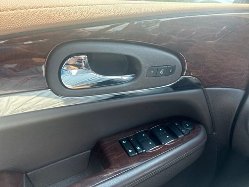 Used 2017 Buick Enclave Leather FWD image 16