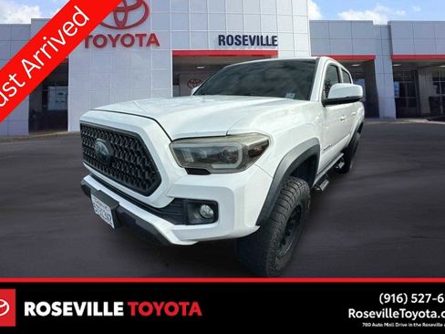 Used 2019 Toyota Tacoma TRD Off-Road image 1