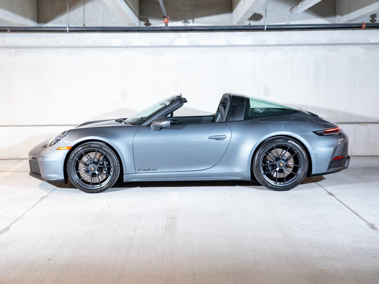 Certified 2026 Porsche 911 Targa 4 GTS AWD/4WD image 2