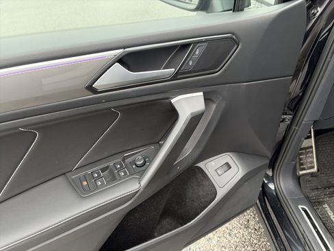 Certified 2024 Volkswagen Tiguan SE R-Line image 9