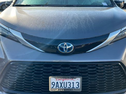 Used 2022 Toyota Sienna XSE w/ XSE Plus Package AWD/4WD image 12