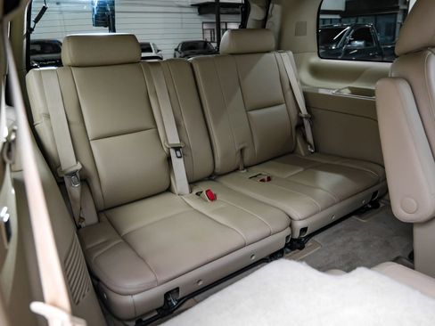 Used 2014 GMC Yukon Denali RWD image 50
