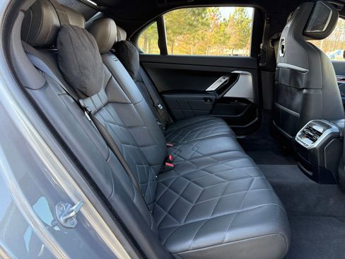 Used 2024 BMW i7 eDrive50 w/ M Sport Package image 40