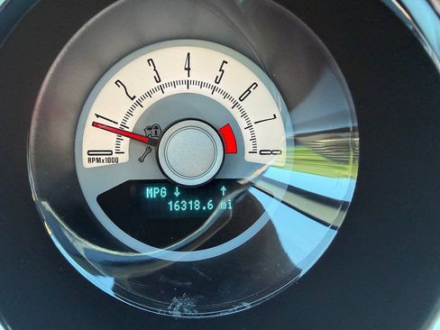 Used 2010 Ford Mustang GT RWD image 27