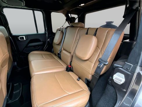 Used 2022 Jeep Wrangler Unlimited Sahara w/ Cold Weather Group AWD/4WD image 21