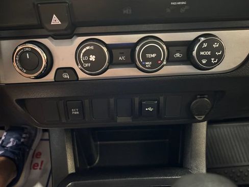 Used 2020 Toyota Tacoma 4x4 Access Cab image 21