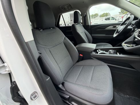 Used 2025 Ford Explorer Active RWD image 20