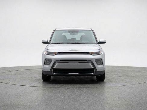 Used 2025 Kia Soul LX w/ LX Technology Package image 2