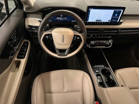 Used 2023 Lincoln Corsair AWD image 21