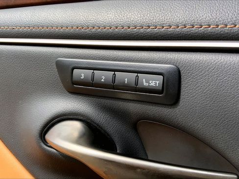 Used 2024 Lexus ES 350 w/ Premium Package image 32