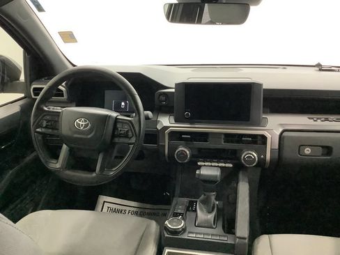 Used 2024 Toyota Tacoma SR5 AWD/4WD image 37