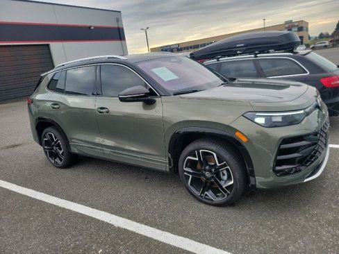 Used 2026 Volkswagen Tiguan SEL R-Line image 3