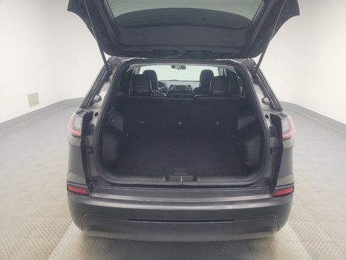 Used 2019 Jeep Cherokee Latitude Plus w/ Cold Weather Group image 29