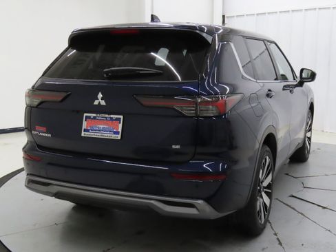 New 2025 Mitsubishi Outlander SE image 3