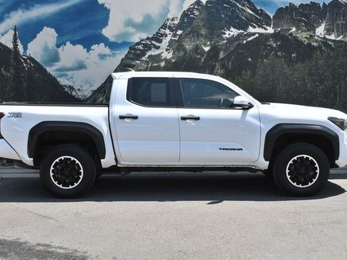 Certified 2024 Toyota Tacoma TRD Off-Road AWD/4WD image 2