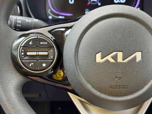 Used 2025 Kia Soul S FWD image 19
