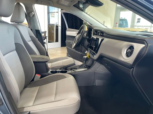 Used 2017 Toyota Corolla LE image 19