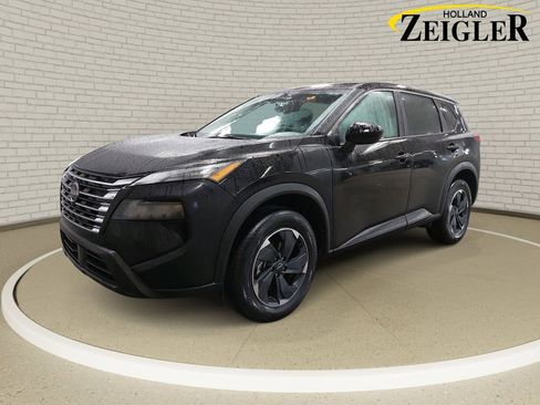 Used 2025 Nissan Rogue SV image 1