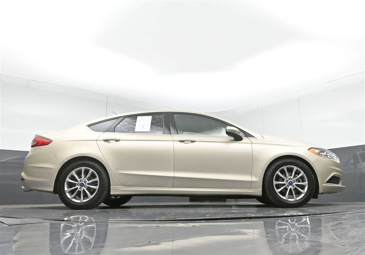 Used 2017 Ford Fusion SE w/ Fusion SE Technology Package FWD image 32
