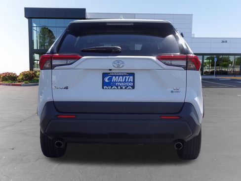 Used 2025 Toyota RAV4 LE AWD/4WD image 4