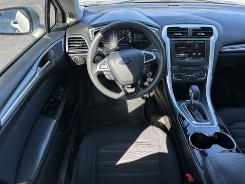Used 2016 Ford Fusion SE FWD image 23