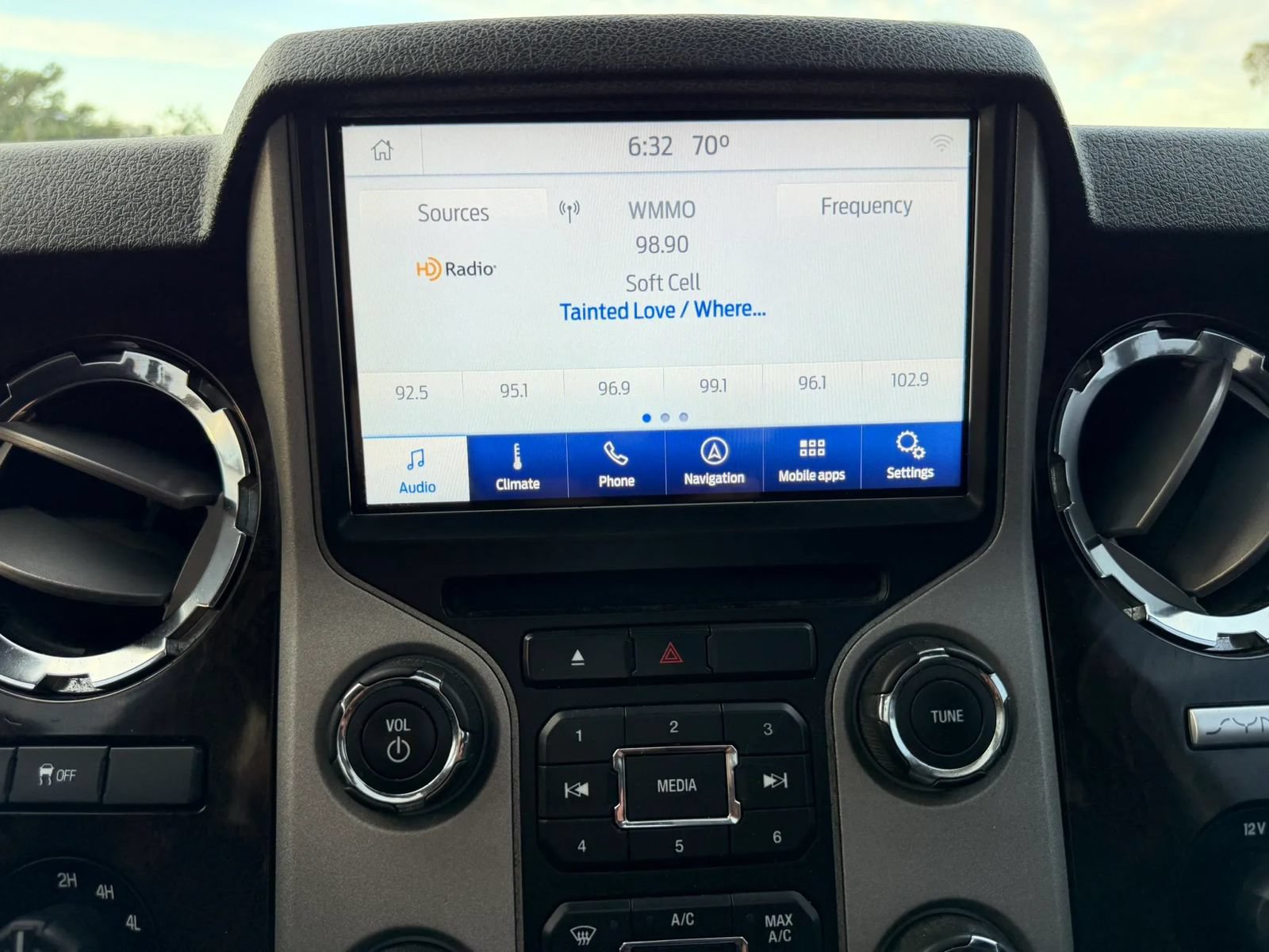 Used 2014 Ford F350 Lariat w/ Lariat Ultimate Package AWD/4WD image 71