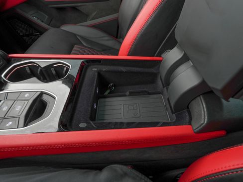 Used 2025 Lamborghini Urus SE image 29