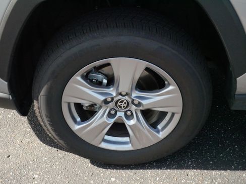 Used 2025 Toyota RAV4 XLE AWD/4WD image 15