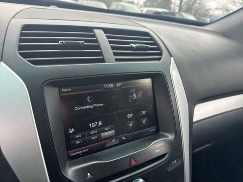 Used 2015 Ford Explorer XLT w/ Equipment Group 202B image 14