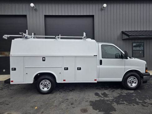 Used 2019 GMC Savana 3500 w/ Power Convenience Package image 5
