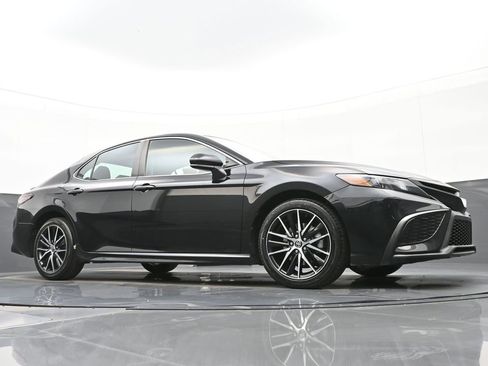 Used 2021 Toyota Camry SE image 37