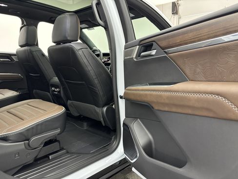 New 2027 GMC Acadia Denali Ultimate w/ LPO, Floor Liner Package AWD/4WD image 42