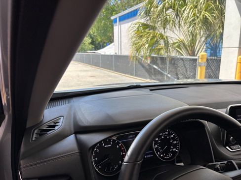 Used 2025 Nissan Rogue SV image 35