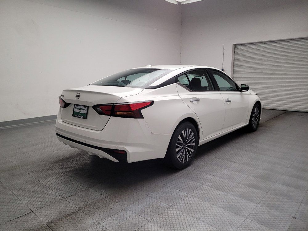 Used 2025 Nissan Altima 2.5 SV FWD image 9