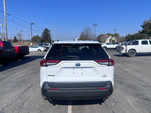Used 2022 Toyota RAV4 LE image 5