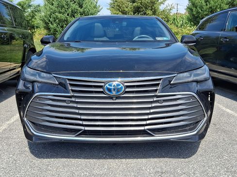 Used 2022 Toyota Avalon Limited w/ Advanced Safety Package FWD image 4