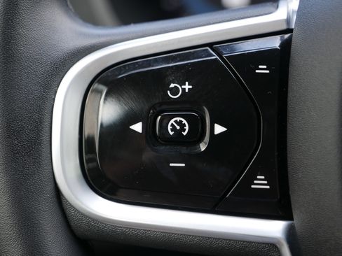 Used 2022 Volvo XC60 T8 R-Design w/ Advanced Package image 31