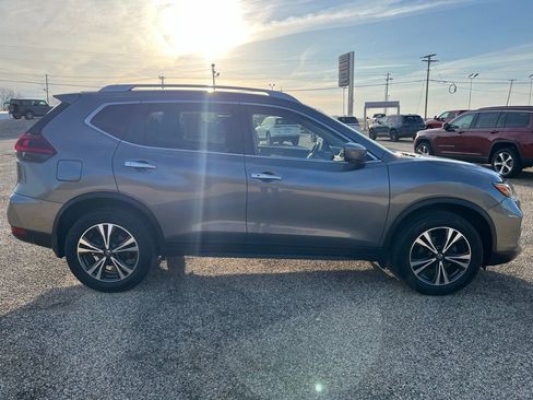 Used 2019 Nissan Rogue SV w/ Premium Package image 6