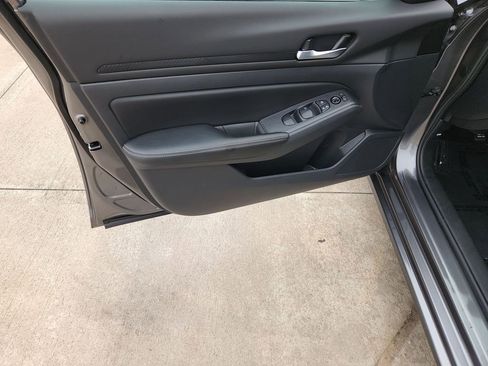 Used 2025 Nissan Altima 2.5 SV image 27