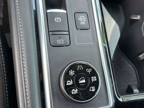 Used 2023 Nissan Pathfinder SL w/ SL Premium Package AWD/4WD image 28