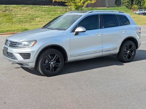 Used 2017 Volkswagen Touareg Wolfsburg Edition AWD/4WD image 8