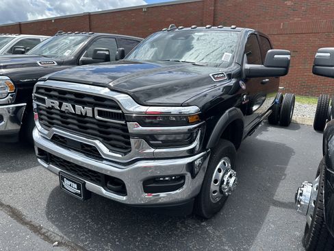 Used 2025 RAM 3500 Tradesman AWD/4WD image 1