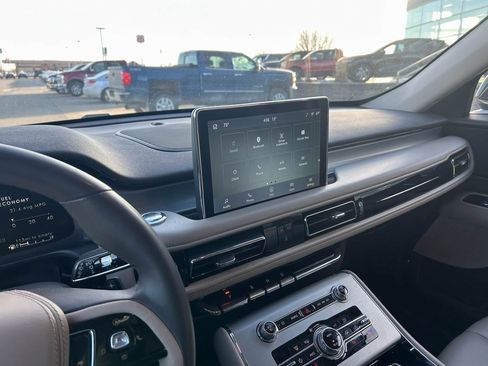 Used 2023 Lincoln Aviator AWD w/ Premium Package image 21