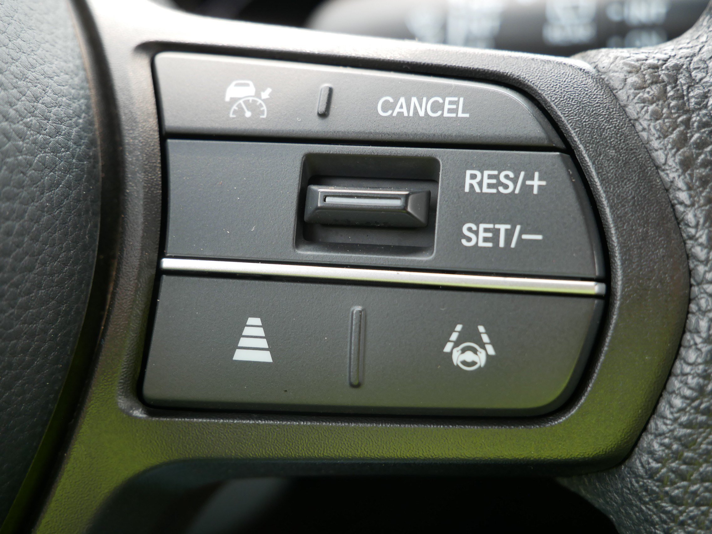 Certified 2025 Honda HR-V LX image 30