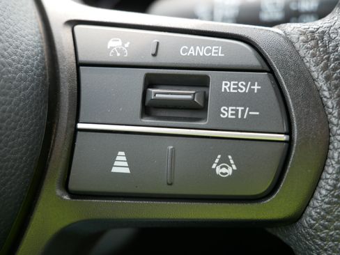Certified 2025 Honda HR-V LX image 30