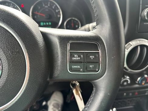 Used 2014 Jeep Wrangler Unlimited Rubicon w/ Connectivity Group AWD/4WD image 22