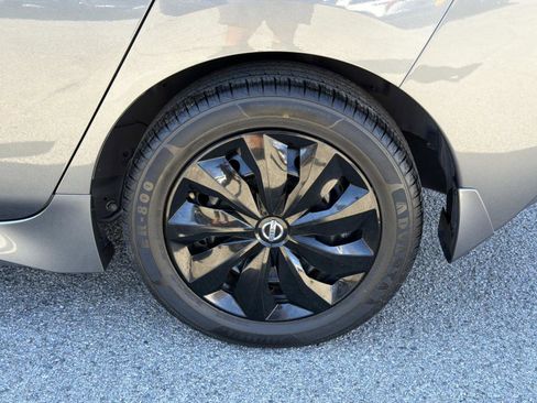 Used 2022 Nissan Leaf S image 6