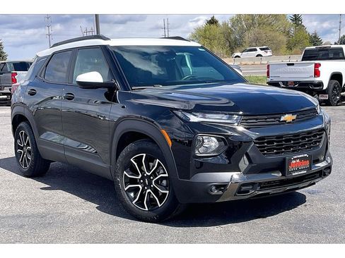 Used 2023 Chevrolet TrailBlazer ACTIV w/ Sun and Liftgate Package FWD image 2