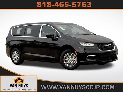 New 2026 Chrysler Pacifica Select